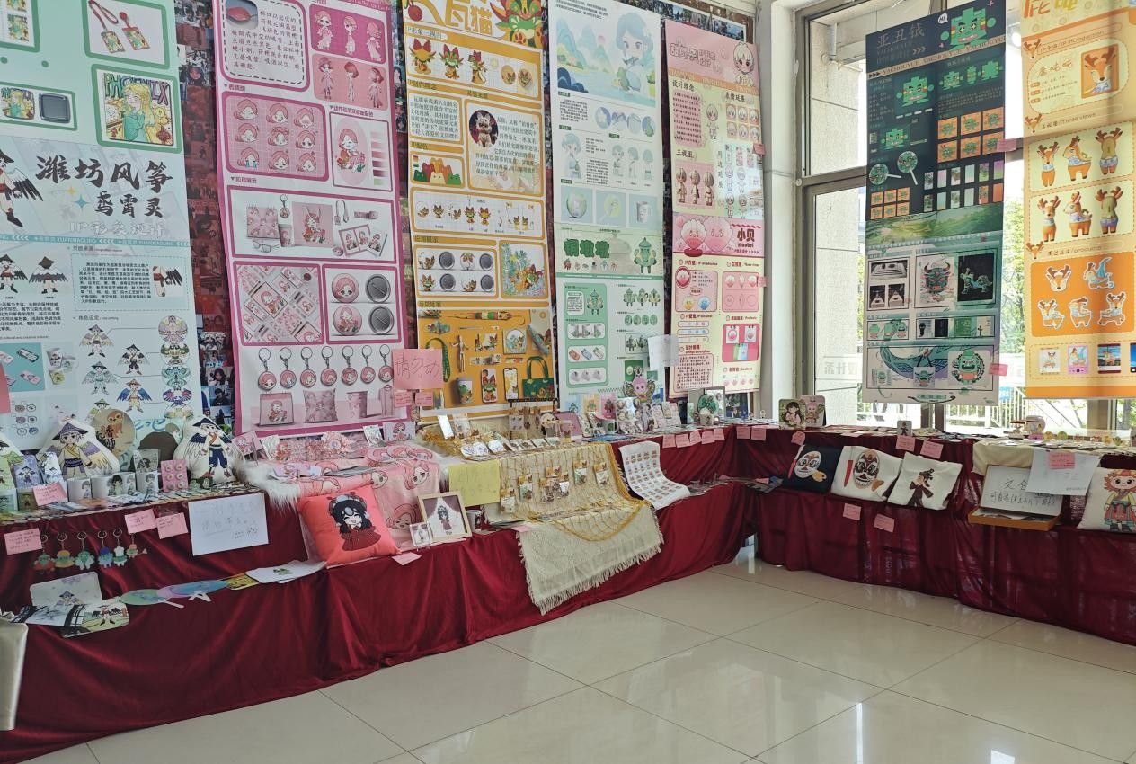 動(dòng)漫設(shè)計(jì)專業(yè)作品展 探索創(chuàng)意無(wú)限，引領(lǐng)衍生設(shè)計(jì)新潮流